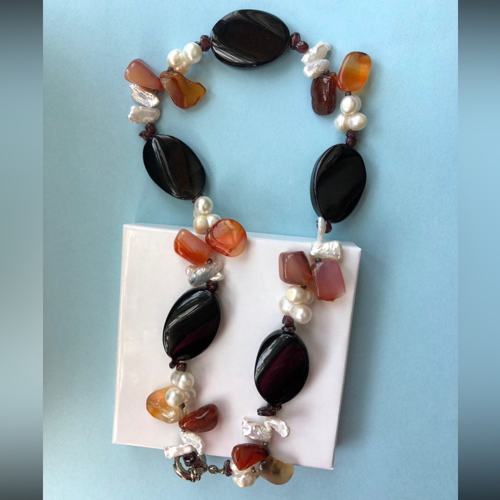 NWOT women’s necklace